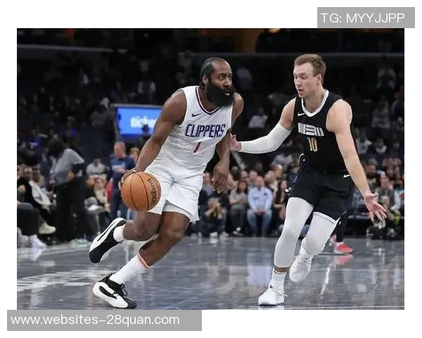 太阳与勇士激战12月17日谁能在这场对决中笑到最后